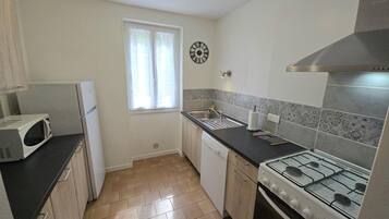 Réfrigérateur, micro-ondes, four, lave-vaisselle