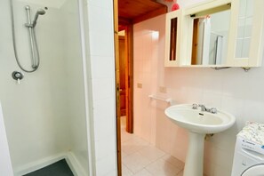 Dusche, Haartrockner, Bidet