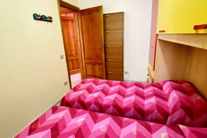 2 Schlafzimmer, Bügeleisen/Bügelbrett