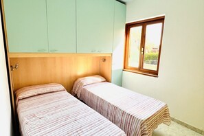 2 camere, ferro/asse da stiro