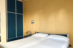 2 bedrooms, bed sheets