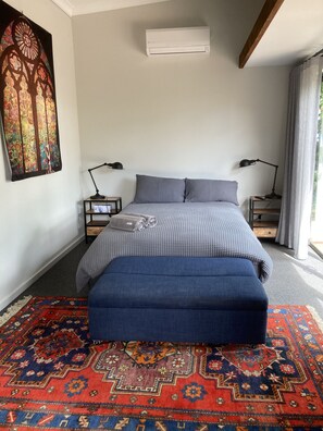 2 室のベッドルーム、アイロン / アイロン台、WiFi (無料)、ベッドシーツ