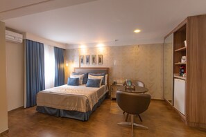 Habitación Premium doble | Minibar, decoración individual, cortinas opacas