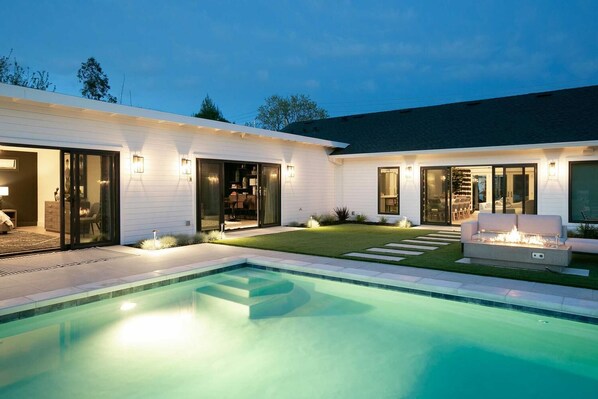 Lämmitetty uima-allas