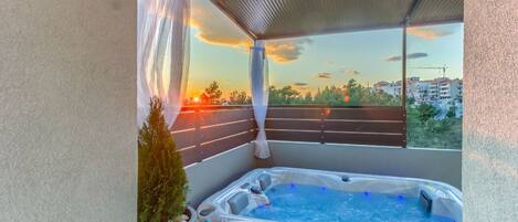 Bain à remous extérieur