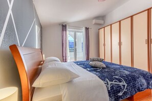 2 bedrooms, iron/ironing board, travel crib, free WiFi - New, modern apartment with HOT TUB (Podstrana)