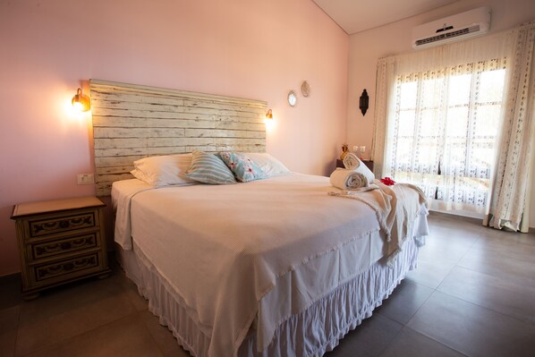 ห้องดับเบิล, วิวทะเล | มินิบาร์, ตู้นิรภัยในห้องพัก, ห้องพักตกแต่งอย่างมีเอกลักษณ์