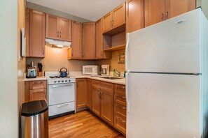 Wasserkocher mit Kaffee-/Teezubehör, Kochgeschirr/Geschirr/Besteck