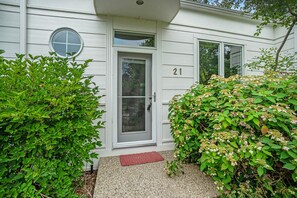 Exterior detail - Sleepy Hollow Beach Resort introduces Terrace 21 (South Haven)