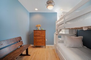 4 bedrooms, free WiFi, bed sheets