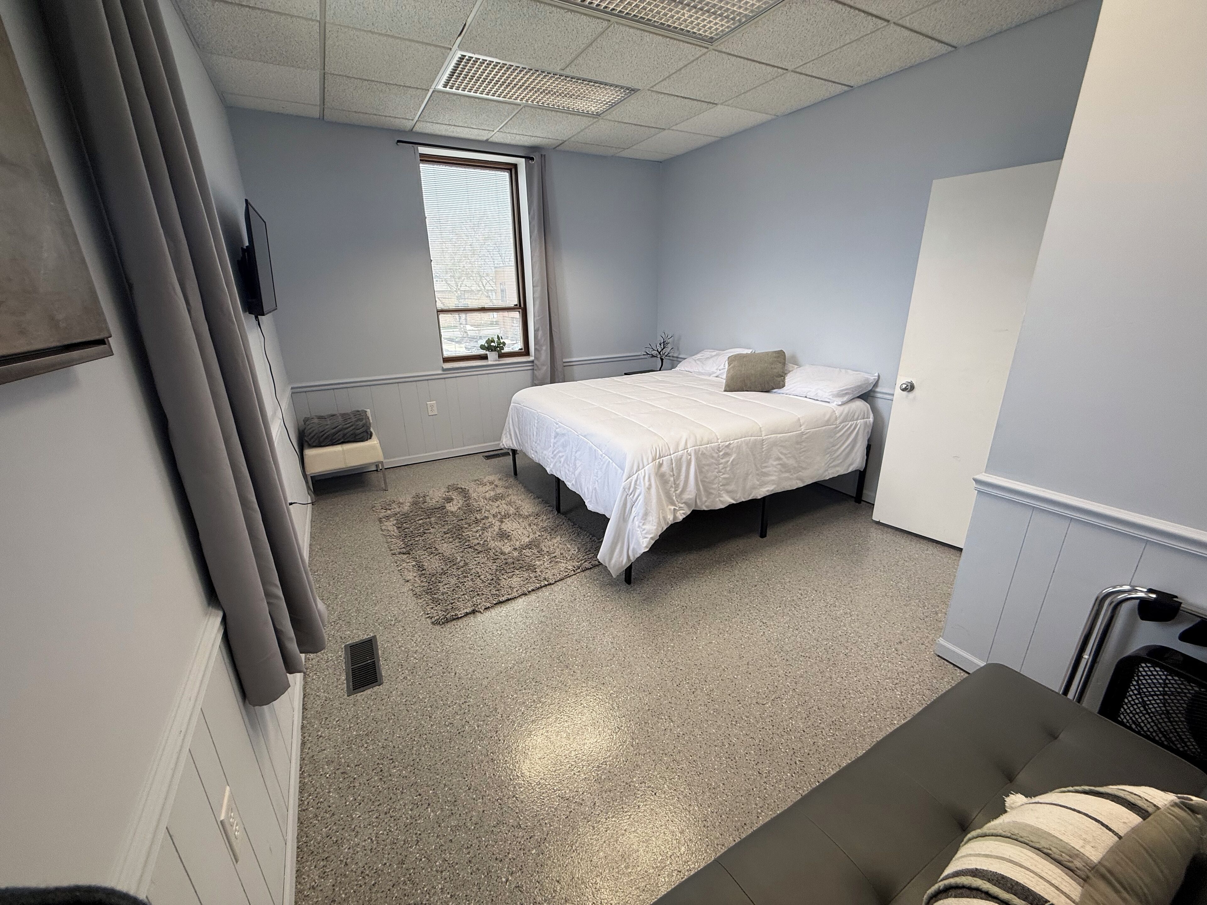 5 slaapkamers, een bureau, een strijkplank/strijkijzer, gratis wifi