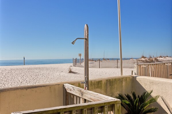 Property grounds - Awesome Beachfront Condo! Clearwater 1B (Gulf Shores)