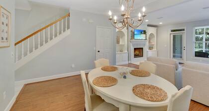 3br/2.5ba. Views of the Hampton River. Walk to Hampton Point Marina
