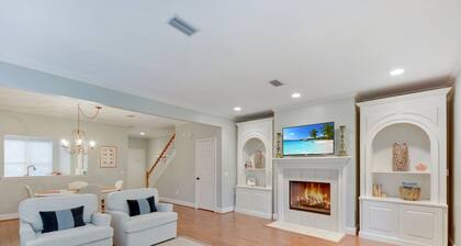 3br/2.5ba. Views of the Hampton River. Walk to Hampton Point Marina