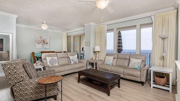 Condo, 2 Bedrooms | Living area