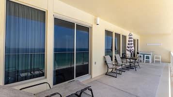 Condo, 2 Bedrooms | Outdoor dining