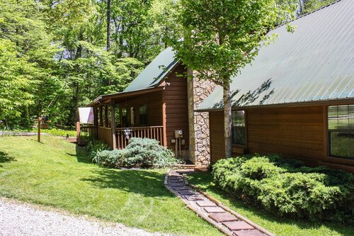 A Cowpoke's Dream 3 Bedroom Cabin by RedAwning