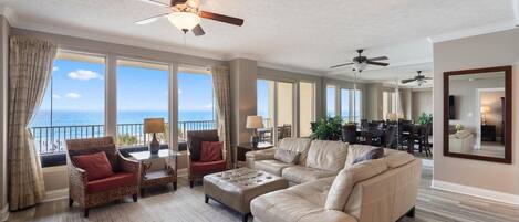 Condo, 2 Bedrooms | Living area