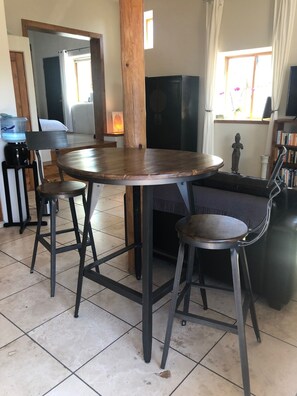 Dining - Ski Discount! Casita with Super Fast WiFi, A/C, Private Patio and Parking. (Santa Fe)