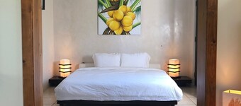 Clean & Comfy Casita with Super Fast WiFi, A/C, Private Patio and Parking.