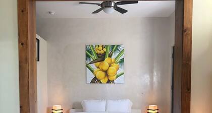 Clean & Comfy Casita with Super Fast WiFi, A/C, Private Patio and Parking.