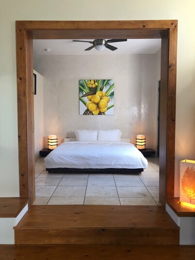 Clean & Comfy Casita with Super Fast WiFi, A/C, Private Patio and Parking.