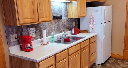 STAY AT THE JORDAN HOUSE IN THE ❤️ OF DEADWOOD! PERFECT FOR COUPLES!