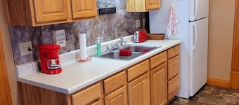 STAY AT THE JORDAN HOUSE IN THE ❤️ OF DEADWOOD! PERFECT FOR COUPLES!