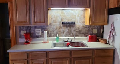 STAY AT THE JORDAN HOUSE IN THE ❤️ OF DEADWOOD! PERFECT FOR COUPLES!