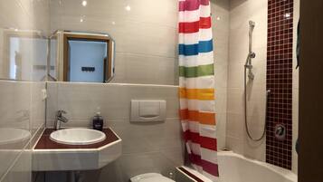 Duschwanne, Seife, Toilettenpapier