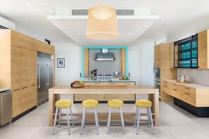 Dining - Clevelander - Beachfront (Long Bay)