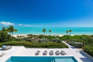 Pool - Clevelander (Long Bay)
