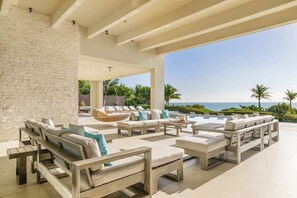 Terrace/patio - Clevelander (Long Bay)
