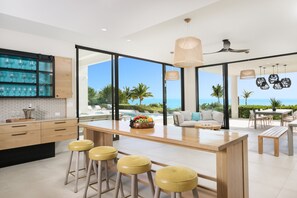 Dining - Clevelander - Beachfront (Long Bay)