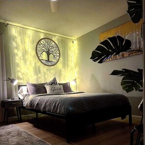 2 bedrooms, iron/ironing board, free WiFi, bed sheets - Modern ATX Getaway (Austin)