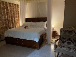 Villa | 3 bedrooms, iron/ironing board, free WiFi, bed sheets - Captivating 3-bed Villa (Entebbe)