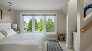 5 Schlafzimmer, Schreibtisch, Bügeleisen/Bügelbrett, kostenloses WLAN