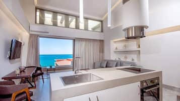 Fridge, oven, dishwasher, coffee/tea maker