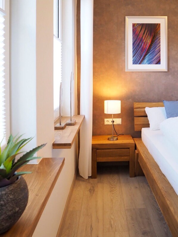 3 dormitoris, planxa i posts de planxar i un bressol de viatge