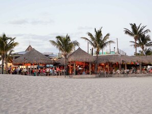 Liegestühle, Strandtücher