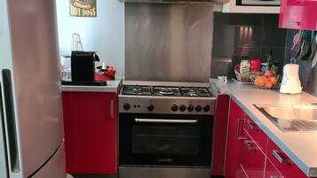 Macchina per tè/caffè, frigorifero, microonde, forno