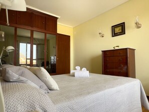 2 bedrooms, iron/ironing board, bed sheets