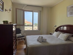 2 bedrooms, iron/ironing board, bed sheets