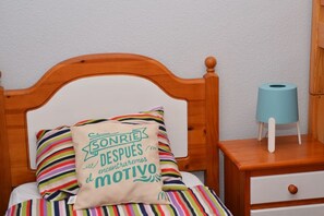 3 bedrooms, iron/ironing board, bed sheets