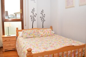 3 bedrooms, iron/ironing board, bed sheets