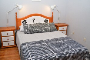 3 chambres, fer et planche à repasser, literie fournie