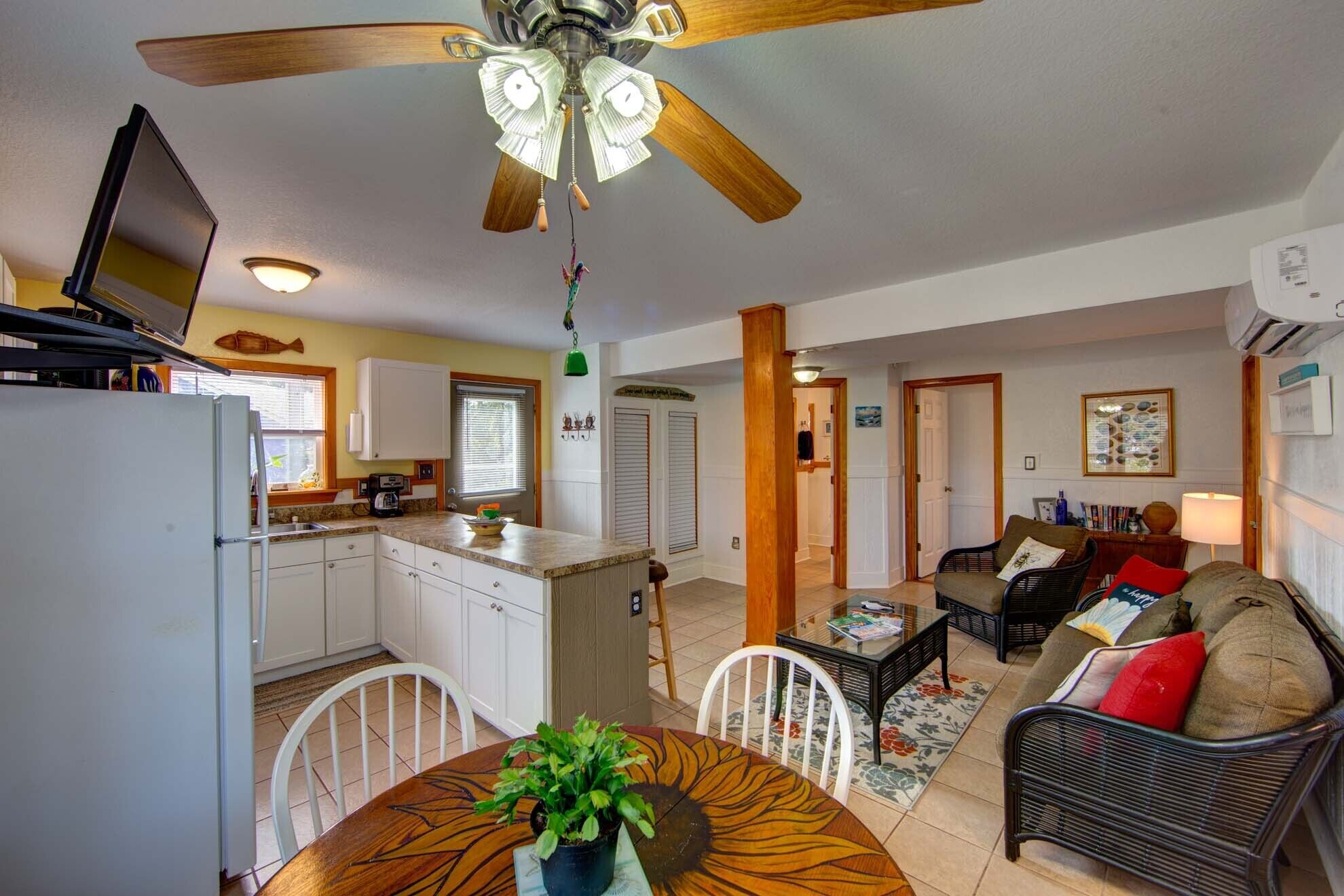 Beautiful wooded lot.Two minutes from the Atlantic Ocean and Pamlico Sound.