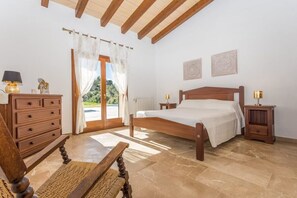 4 chambres, fer et planche à repasser, lit parapluie, Wi-Fi gratuit