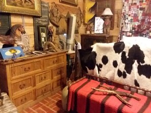 1 bedroom, desk, WiFi, bed sheets