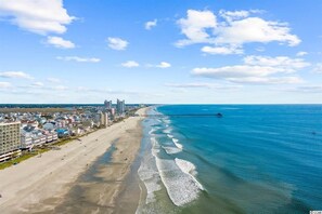 Beach nearby, sun-loungers, beach towels